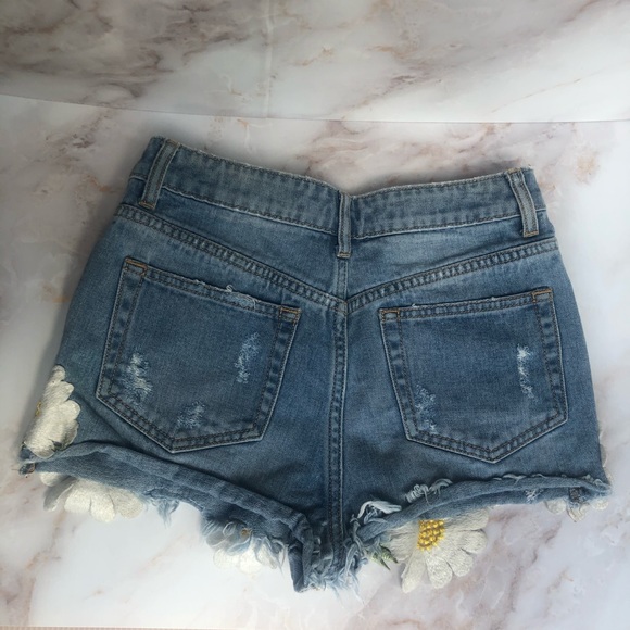 Daisy Mid Rise Shorts - Picture 2 of 2